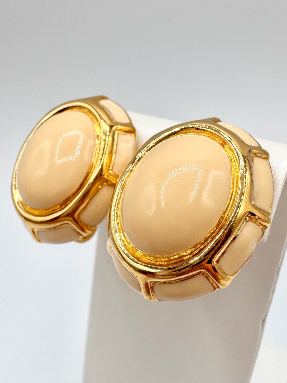 Vintage 90s Monet Cream Enamel Dome Gold Tone Clip On Earrings Mogul Mob Wife